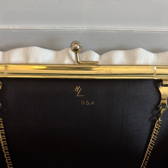 Chic White Leather Wristlet - Picture 5 of 8